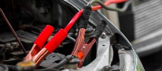 Guide pratique : 5 conseils pour bien utiliser un booster de batterie de  voiture