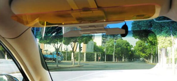 Visière pour voiture anti-éblouissements. Se clips sur le pare soleil –