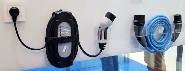 32A Chargeur de véhicule électrique avec 7.5m Type 2 Voiture électrique  câble de Charge (7KW) : : Auto et Moto